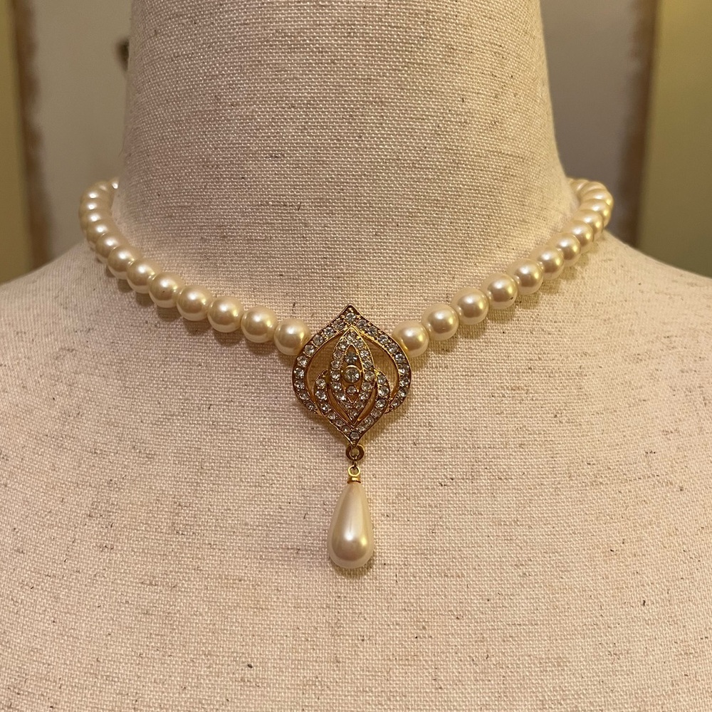 Pearl and Gold Drop Necklace EUC